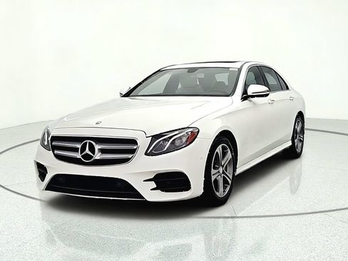 Used 2017 Mercedes-Benz E 300 4MATIC image 2