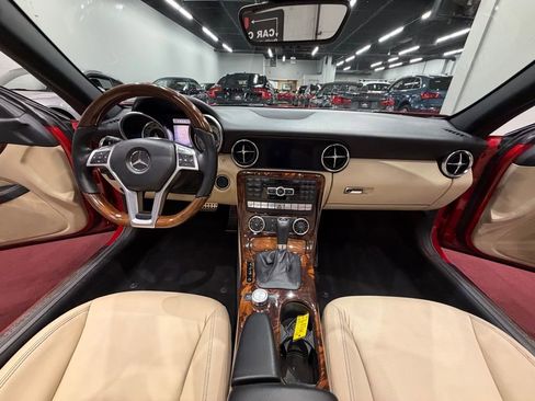 Used 2012 Mercedes-Benz SLK 250 image 32