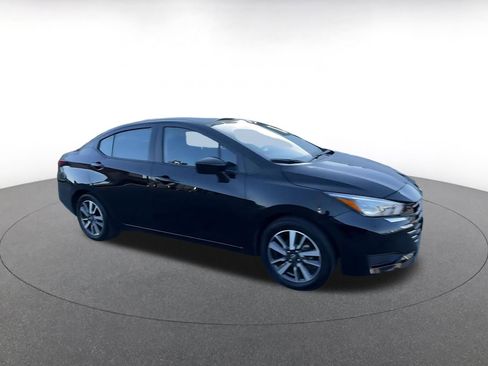 Used 2025 Nissan Versa SV image 2