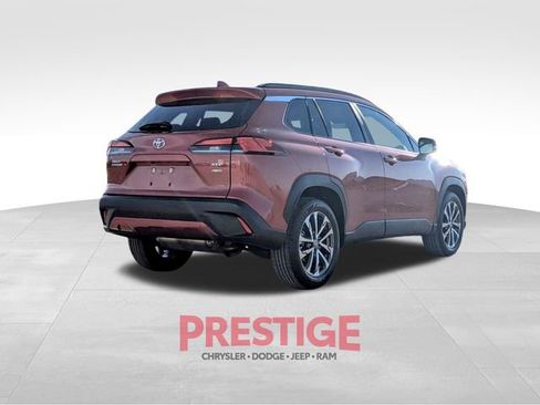 Used 2023 Toyota Corolla Cross XLE image 6
