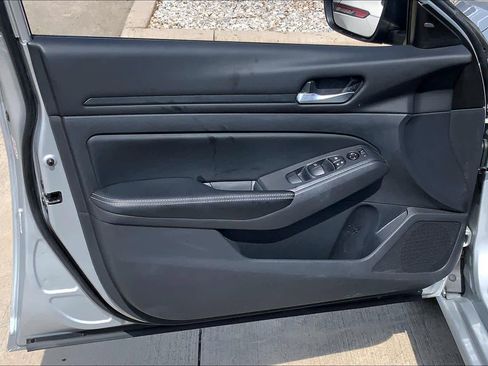 Used 2024 Nissan Altima 2.5 SV image 20