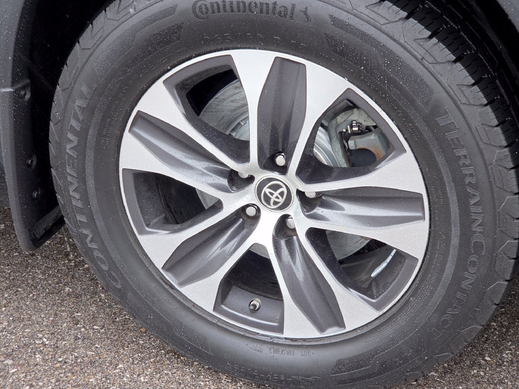 Used 2021 Toyota Highlander XLE AWD/4WD image 19
