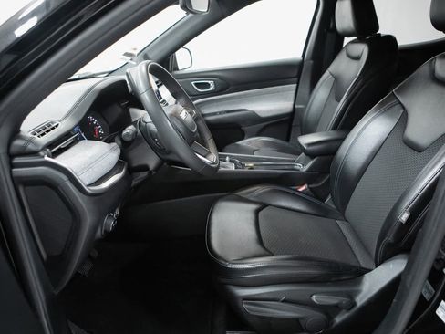 Used 2023 Jeep Compass Latitude image 16