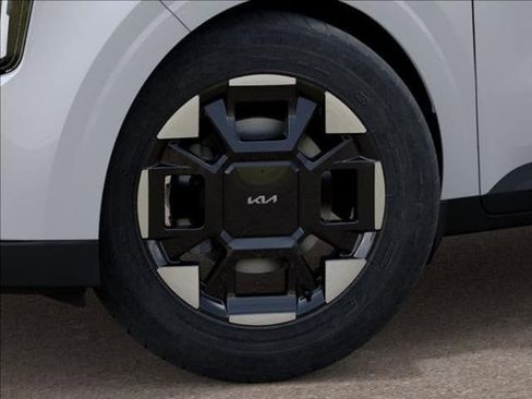 New 2026 Kia Carnival EX image 9