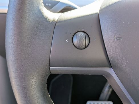 Used 2020 Tesla Model Y Long Range image 17