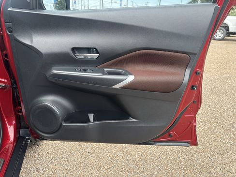 Used 2023 Nissan Kicks SR w/ Exterior Package FWD image 22