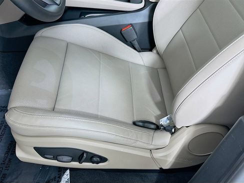 Used 2025 Porsche Macan 4S Electric image 22