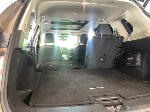 Used 2024 Nissan Rogue SV w/ SV Premium Package image 23