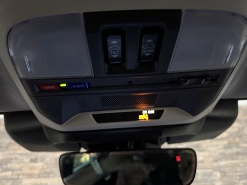 Used 2024 Subaru Crosstrek 2.5i Limited w/ Crosstrek Mirror Package image 28