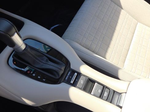 Certified 2024 Honda HR-V LX image 34