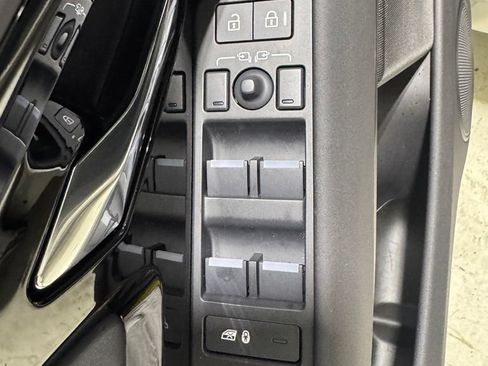 Used 2026 Land Rover Range Rover Evoque S AWD/4WD image 10