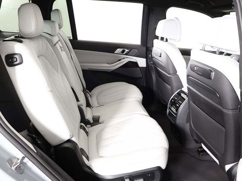 Used 2024 BMW X7 xDrive40i w/ Executive Package image 40