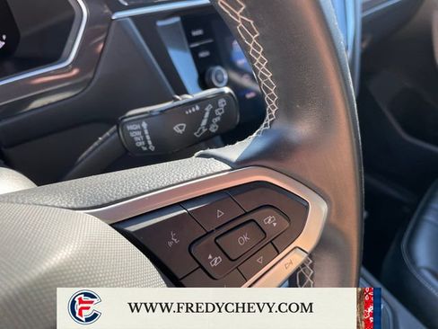 Used 2024 Volkswagen Tiguan SE AWD/4WD image 31