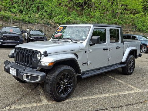 Used 2023 Jeep Gladiator Sport AWD/4WD image 3