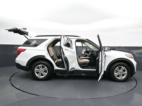 Used 2023 Ford Explorer XLT w/ Equipment Group 202A AWD/4WD image 42