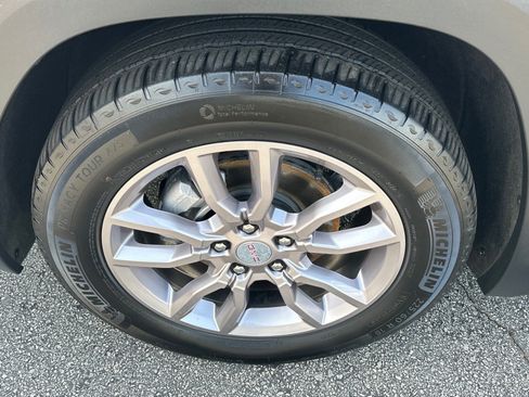 Used 2024 GMC Terrain SLT AWD/4WD image 7