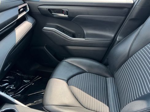 Certified 2021 Toyota Highlander XSE AWD/4WD image 30