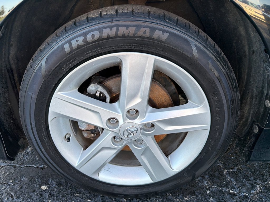 Used 2014 Toyota Camry SE FWD image 34