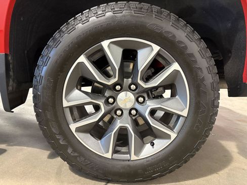 Used 2022 Chevrolet Silverado 1500 LT AWD/4WD image 54