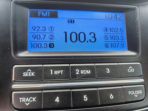 Used 2017 Hyundai Elantra GT image 14