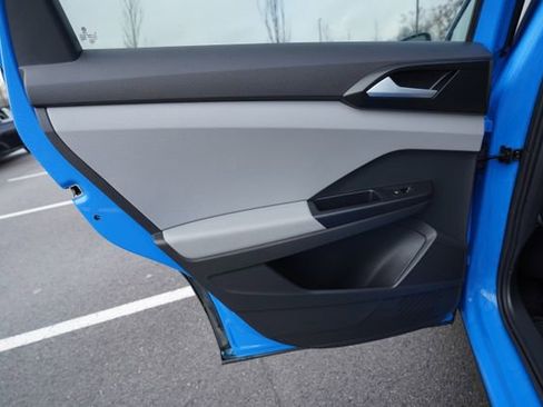 Used 2023 Volkswagen Taos SE w/ Panoramic Sunroof Package image 16