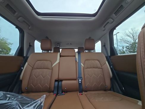 New 2026 Nissan Pathfinder Platinum image 36