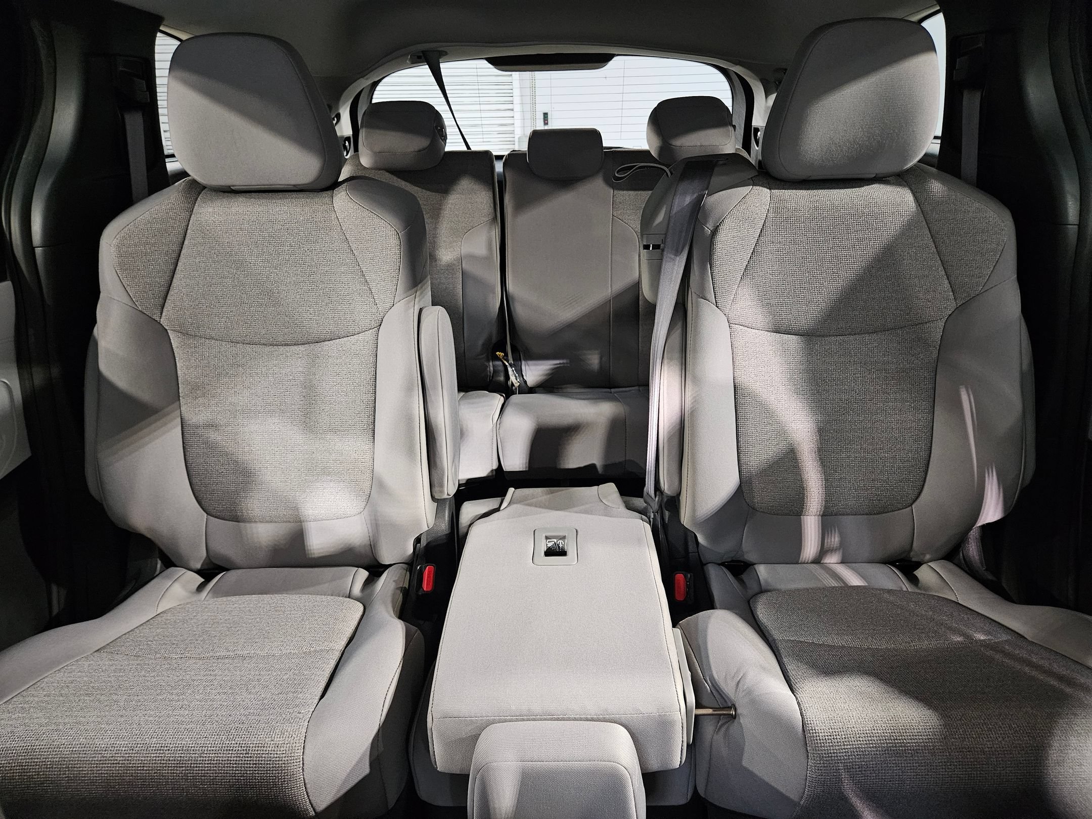 Used 2025 Toyota Sienna LE FWD image 13