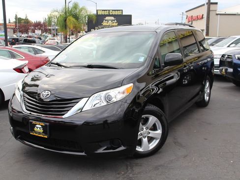 Used 2012 Toyota Sienna LE image 39