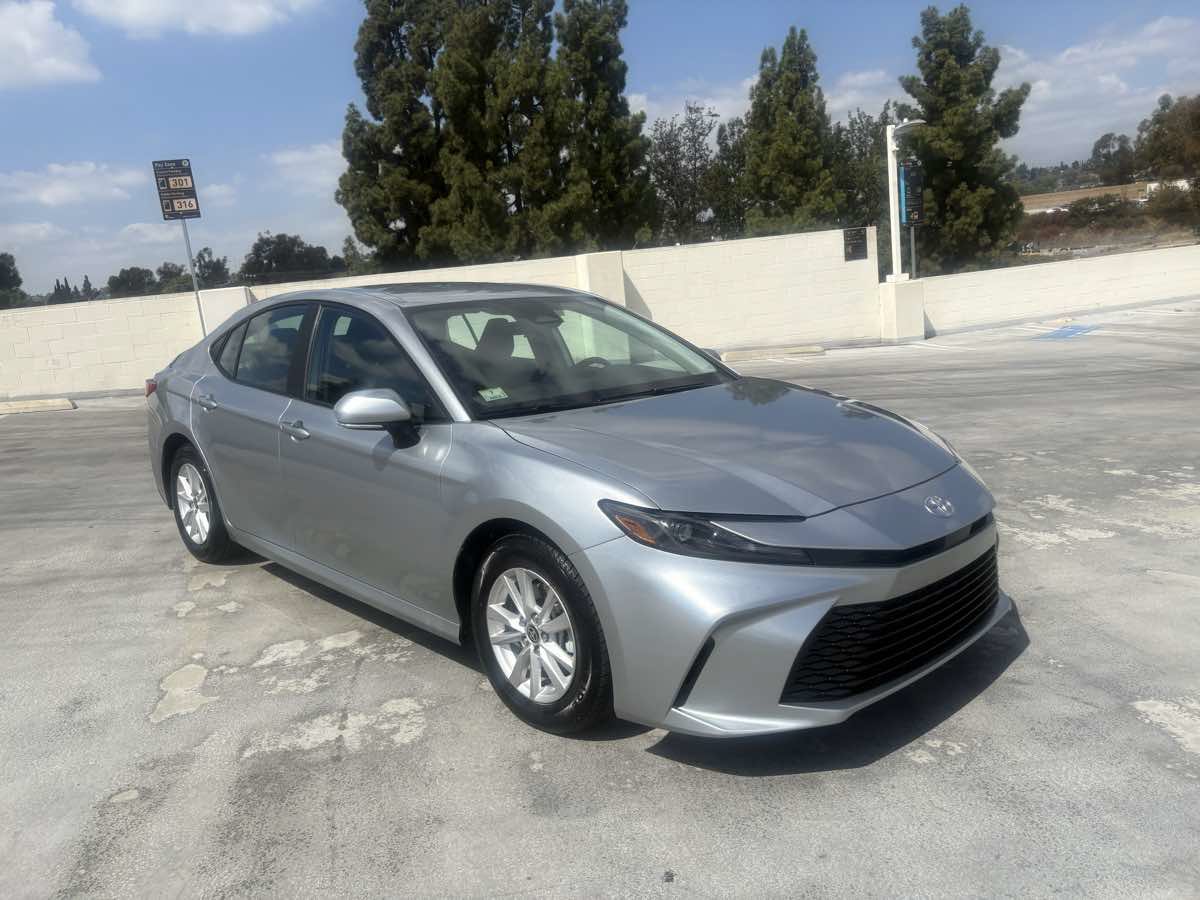 Used 2025 Toyota Camry LE FWD image 27