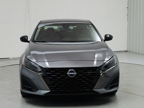 Used 2025 Nissan Altima 2.5 SR FWD image 2