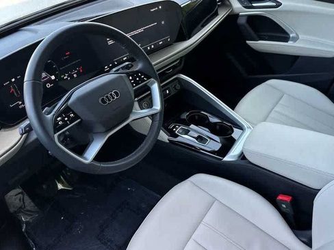 Used 2025 Audi Q5 Premium w/ Convenience Package AWD/4WD image 11