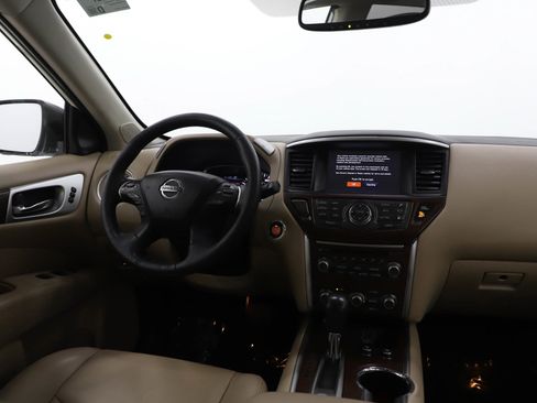Used 2018 Nissan Pathfinder Platinum image 14