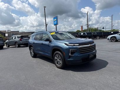 Used 2025 Chevrolet Traverse LT