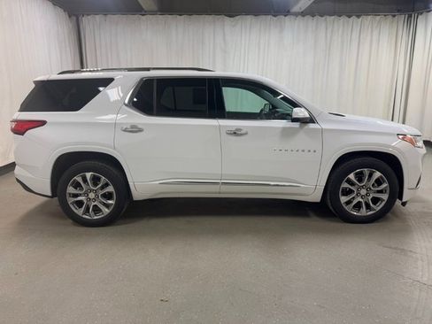 Used 2021 Chevrolet Traverse Premier image 3