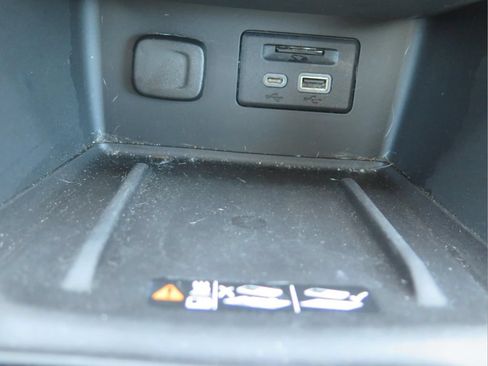 Used 2021 GMC Acadia Denali w/ Denali Technology Package FWD image 15