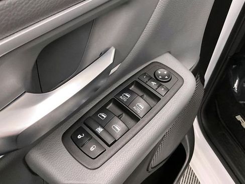 Used 2023 RAM 1500 Big Horn AWD/4WD image 40