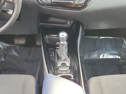 Used 2021 Toyota C-HR XLE FWD image 19