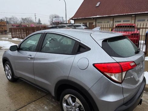 Used 2021 Honda HR-V LX image 7