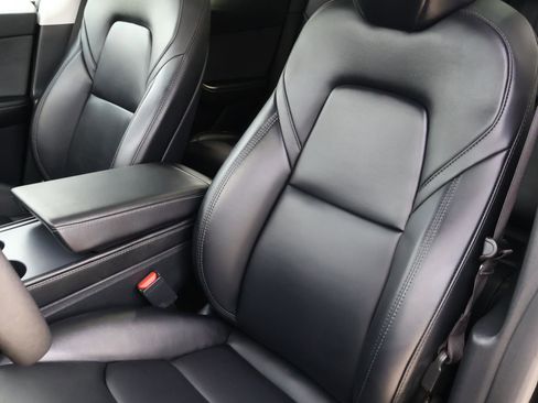 Used 2023 Tesla Model Y Long Range image 12