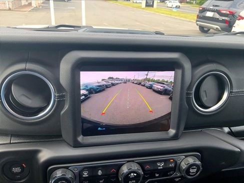 Used 2023 Jeep Wrangler Unlimited Sahara w/ Cold Weather Group AWD/4WD image 25