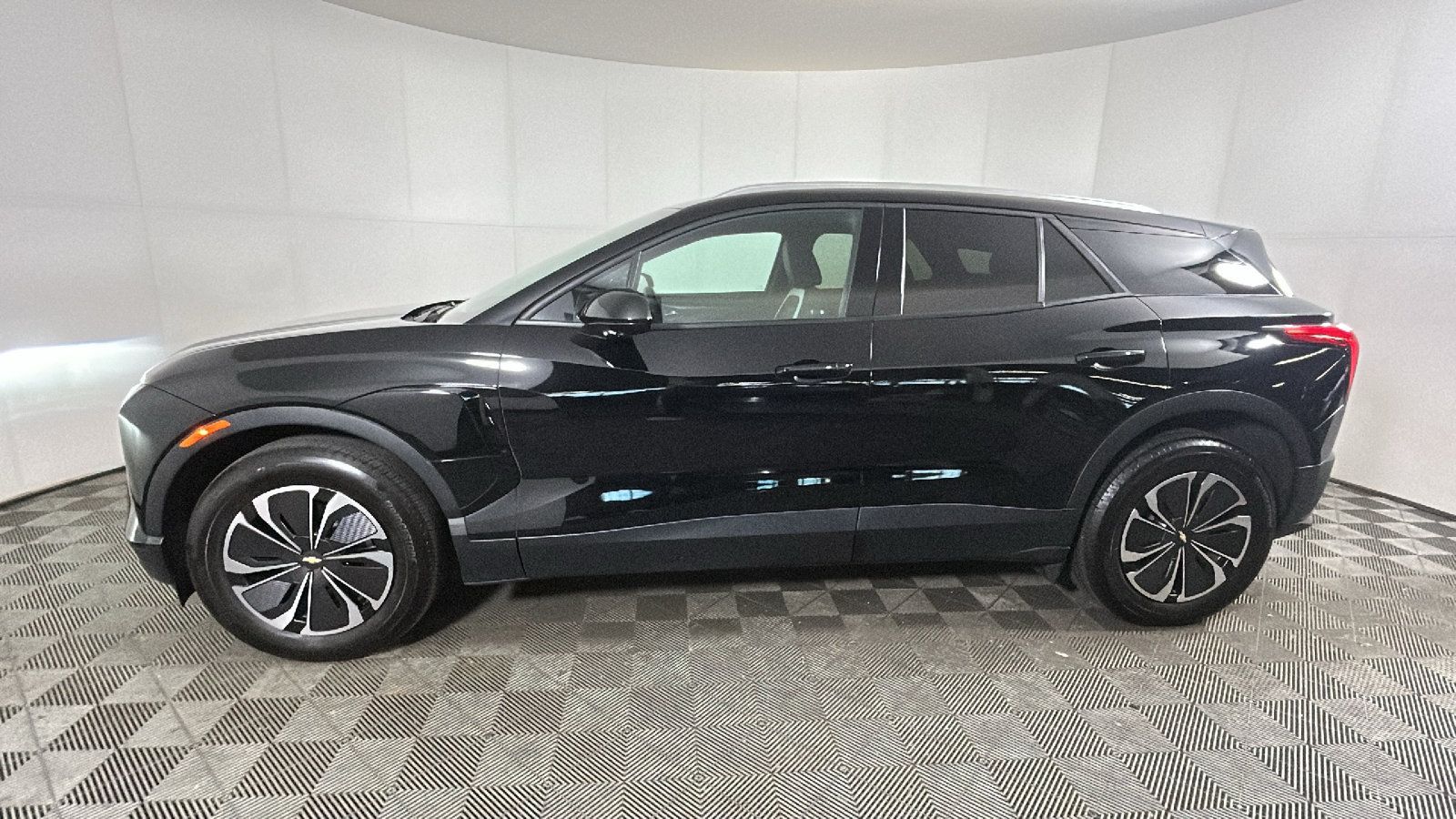 Used 2024 Chevrolet Blazer EV LT AWD/4WD image 7