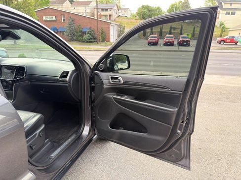 Used 2019 Jeep Grand Cherokee Limited AWD/4WD image 15