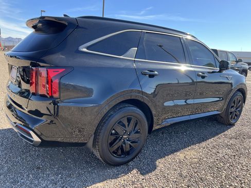 Used 2022 Kia Sorento EX image 4