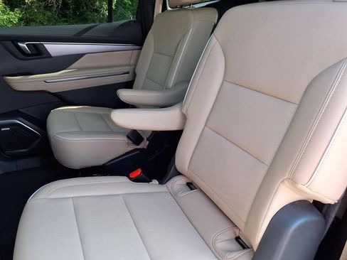 Used 2025 Buick Enclave Preferred FWD image 7