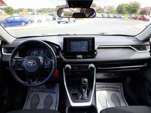 Used 2019 Toyota RAV4 LE image 9
