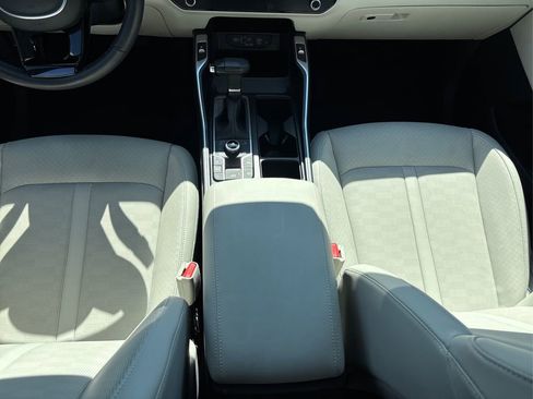 Certified 2025 Kia Sorento S image 19