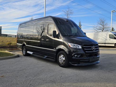 Used 2024 Mercedes-Benz Sprinter 3500 image 1