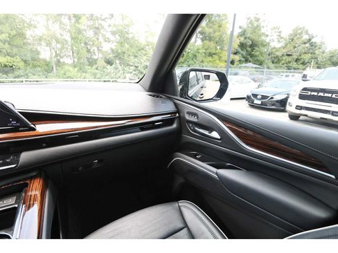 Used 2023 Cadillac Escalade ESV Premium Luxury AWD/4WD image 8