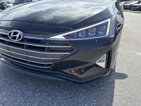 Used 2020 Hyundai Elantra Limited image 10