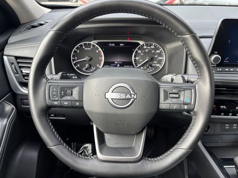 Used 2025 Nissan Rogue SV image 36